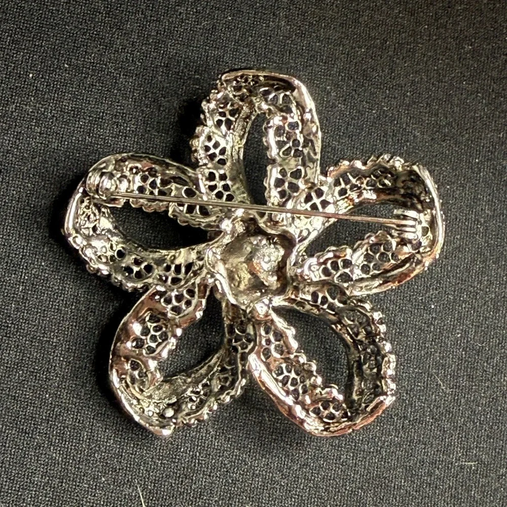 Sparkling Crystal Flower Brooch‎ Pearl Center Silver Tone Statement Pin